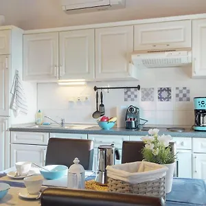 Lora Deluxe Superior 5 Star Apartment, Your Piece Of Heaven By The Sea & Park With Sea & Park View Apartment